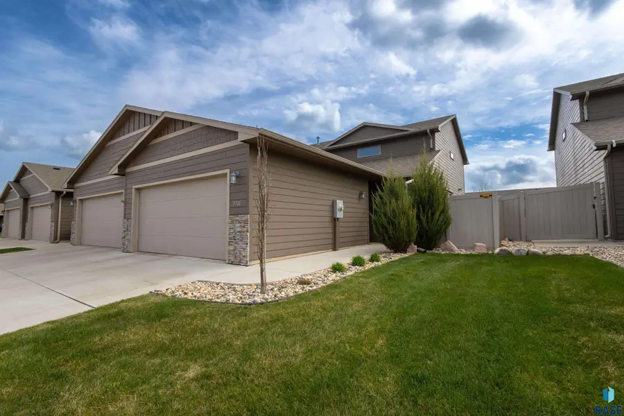 5706 S Bounty Pl, Sioux Falls, SD 57108 - #2
