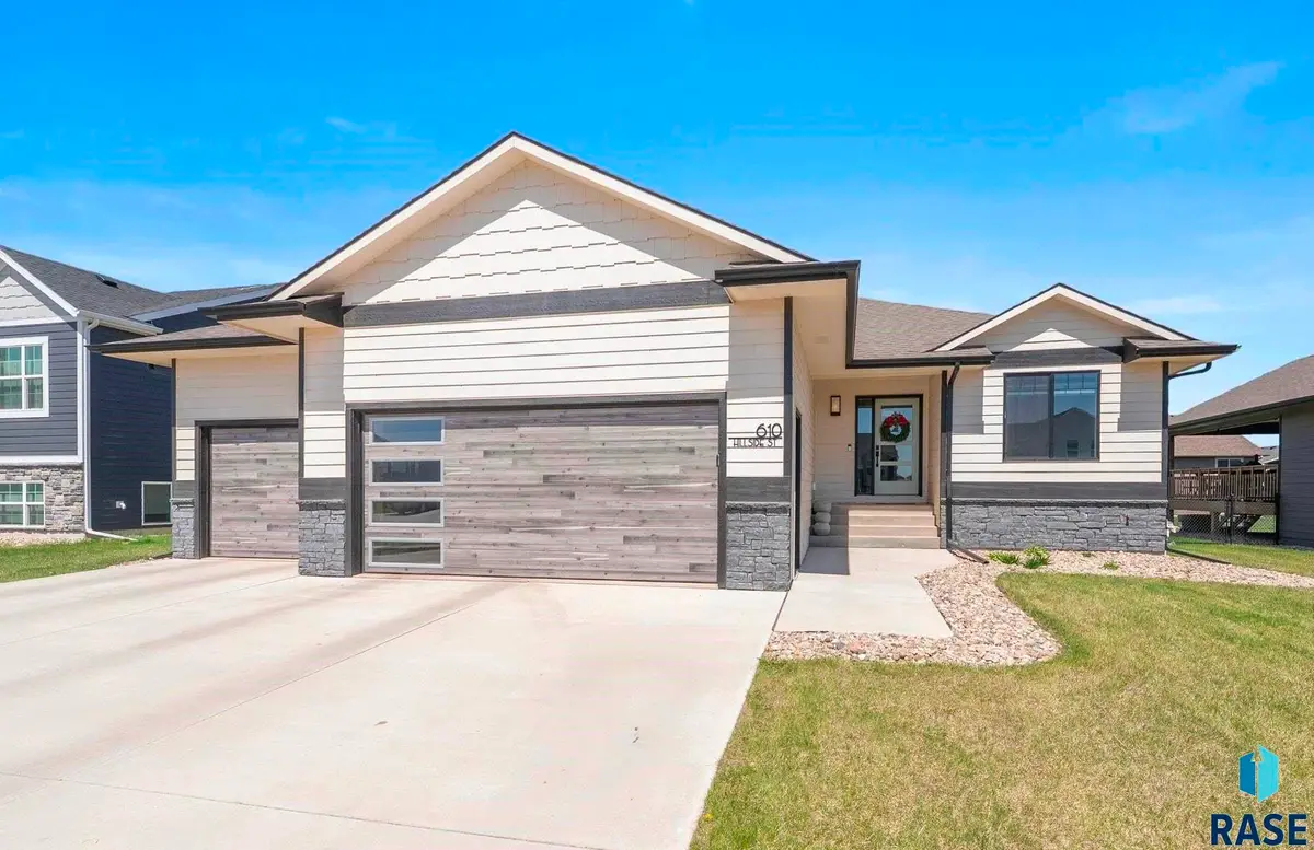 610 Hillside St, Harrisburg, SD 57032 - #1