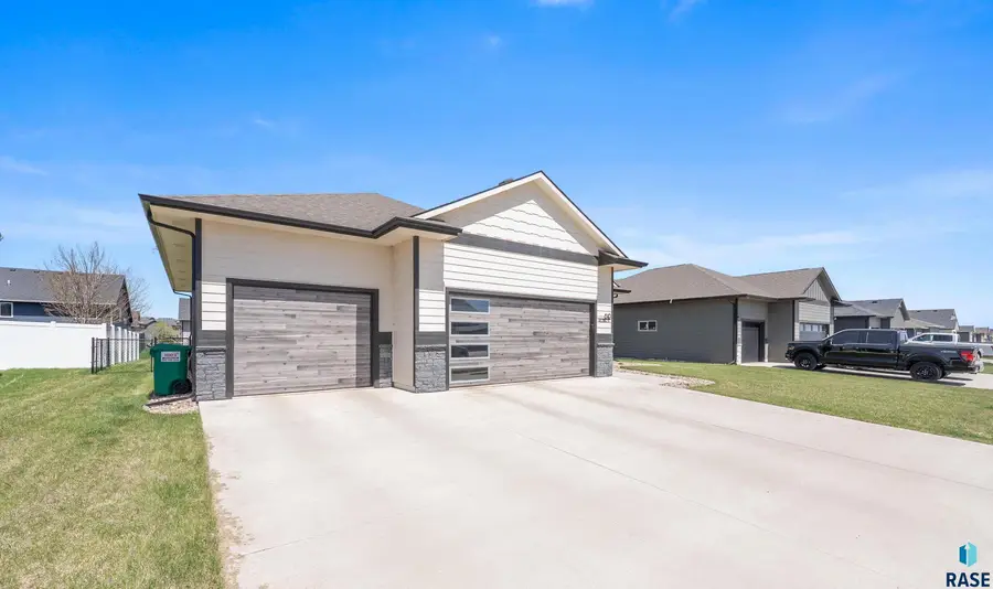 610 Hillside St, Harrisburg, SD 57032 - #3