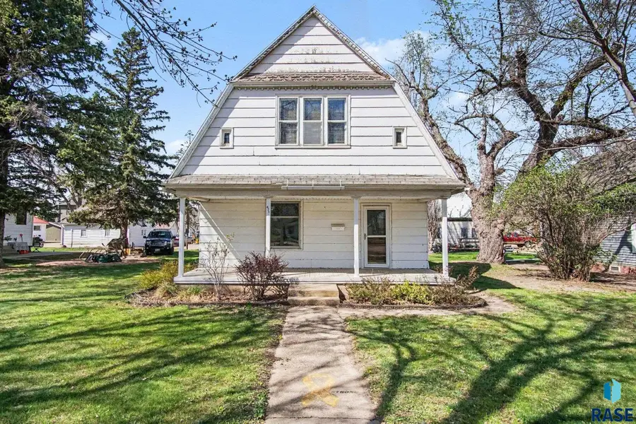 471 E 2nd St, Parker, SD 57053 - #2