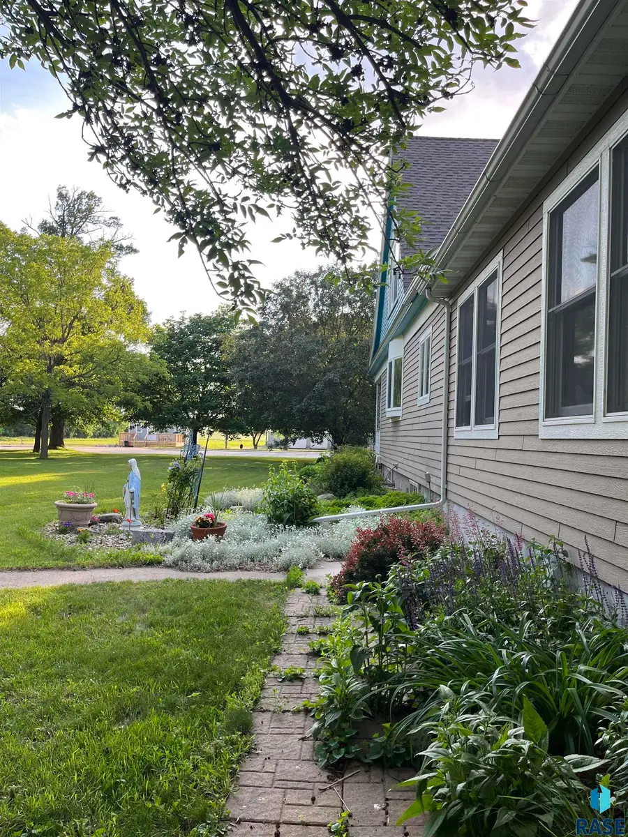 602 25 S. Hwy, De Smet, SD 57213 - #3