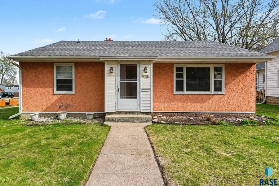 928 W 3rd St, Sioux Falls, SD 57104 - #2