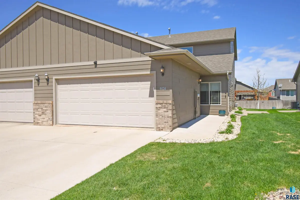 4424 W Shipton St, Sioux Falls, SD 57108 - #1