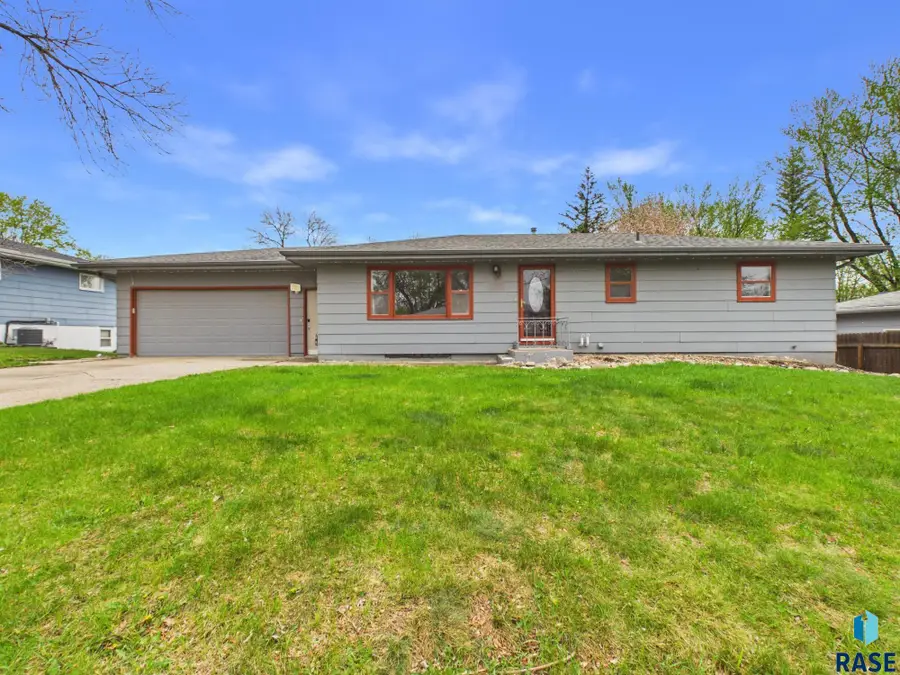 4600 W 38th St, Sioux Falls, SD 57106 - #2