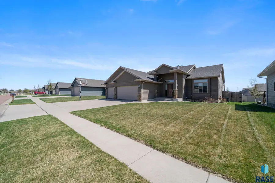 5504 S Solono Ave, Sioux Falls, SD 57108 - #3