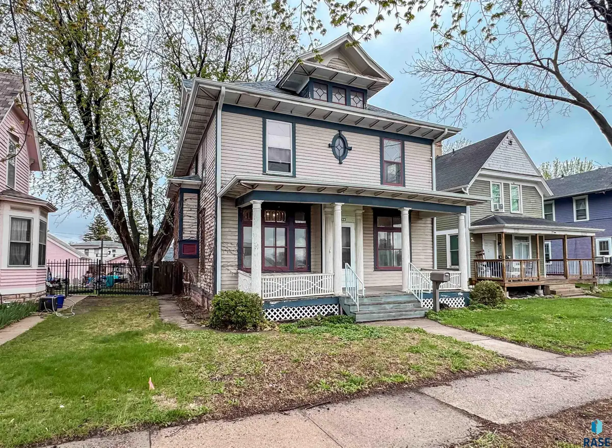 218 S Summit Ave, Sioux Falls, SD 57104 - #1