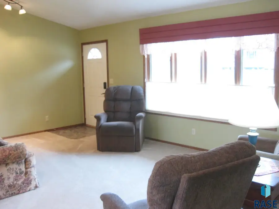 303 E 9th St, Dell Rapids, SD 57022 - #3