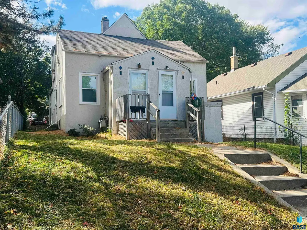 521 S Menlo Ave, Sioux Falls, SD 57104 - #1