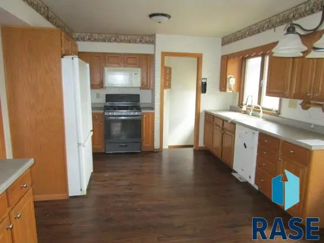 2317 S 5th Ave, Sioux Falls, SD 57105 - #2