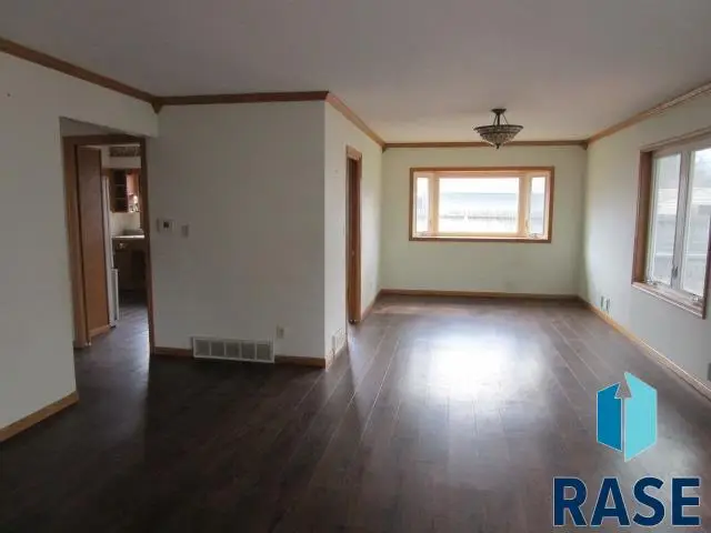 2317 S 5th Ave, Sioux Falls, SD 57105 - #3