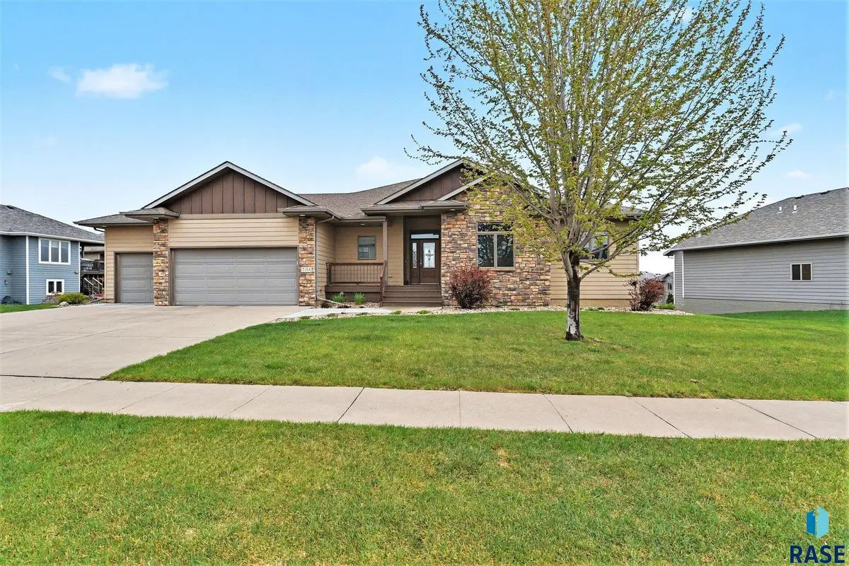 7104 E Sierra Trl, Sioux Falls, SD 57110 - #1