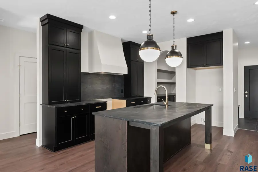8309 E Sheridan Cir, Sioux Falls, SD 57110 - #2
