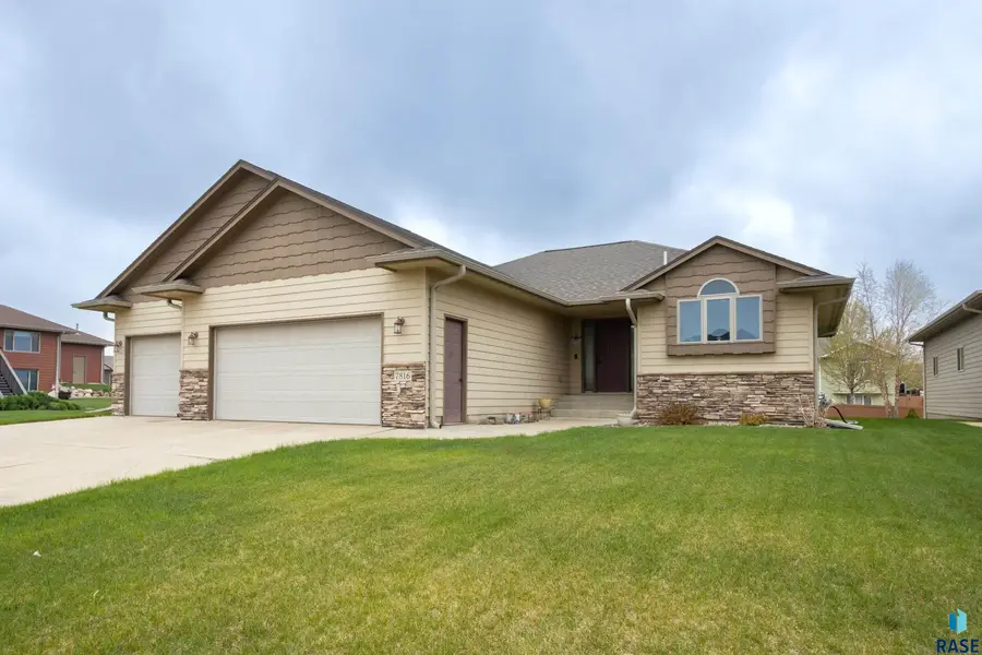 7816 W Kelsey Cir, Sioux Falls, SD 57106 - #2