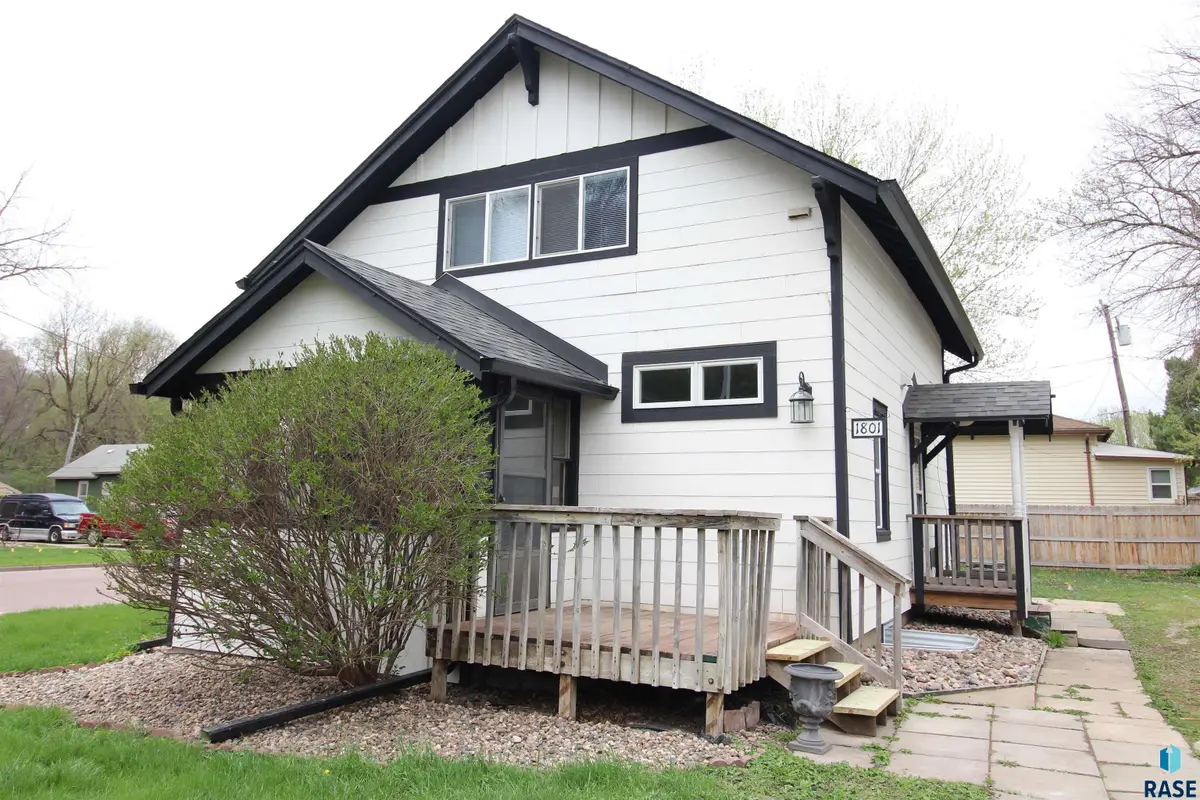 1801 N Wayland Ave, Sioux Falls, SD 57103 - #1