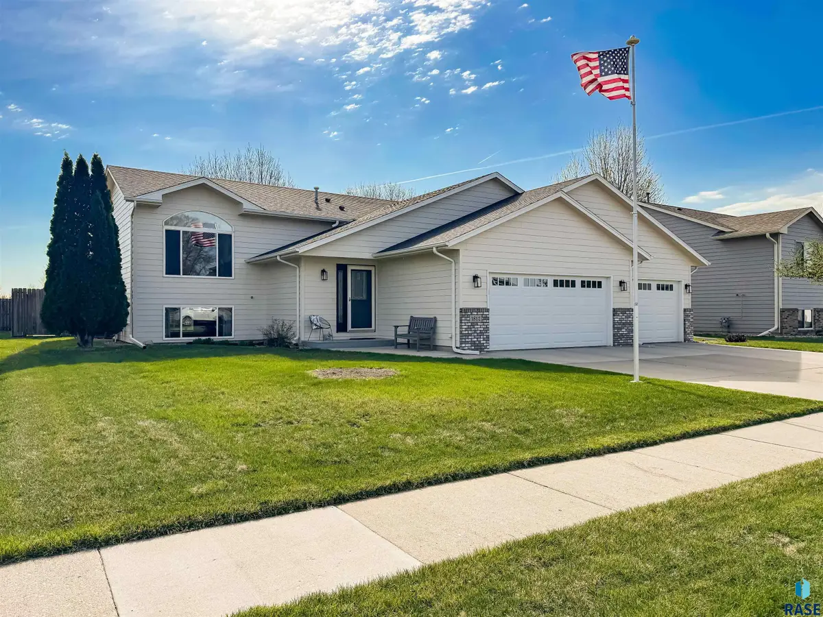1812 S Monticello Ave, Sioux Falls, SD 57106 - #1