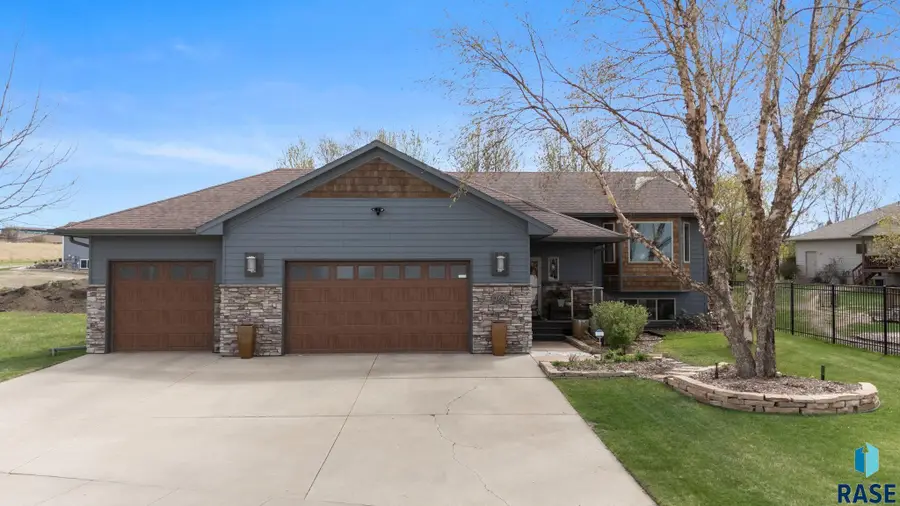 3601 E Madison St, Sioux Falls, SD 57103 - #2