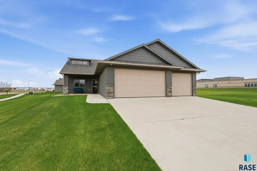 4001 E Brewster St, Sioux Falls, SD 57108 - #2