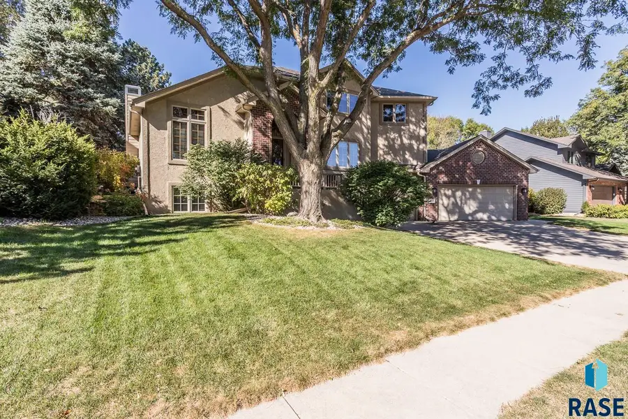 4509 S River Oaks Dr, Sioux Falls, SD 57105 - #2