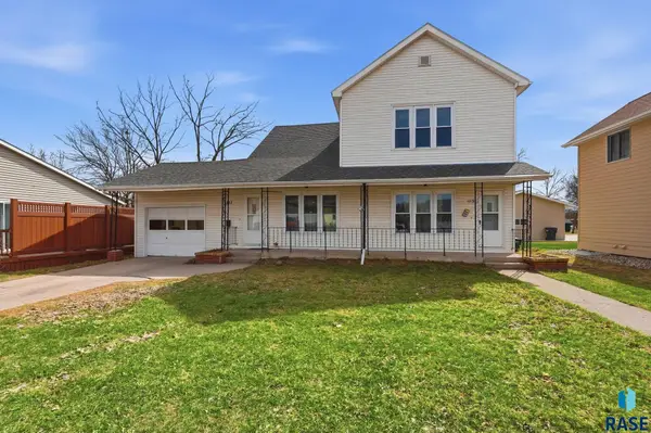 111 & 111 1/2 W Warren St, Luverne, MN 56156