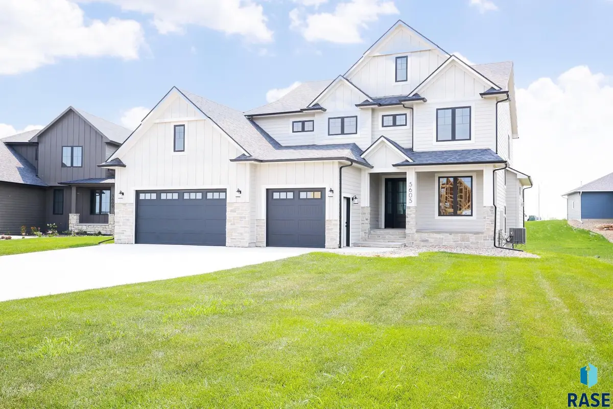 5605 E Canter Ridge Cir, Sioux Falls, SD 57110 - #1
