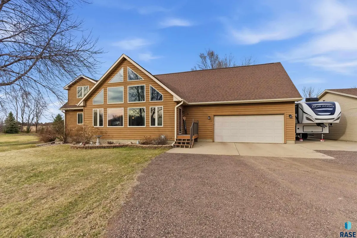 46494 Country Ln, Hartford, SD 57033 - #1
