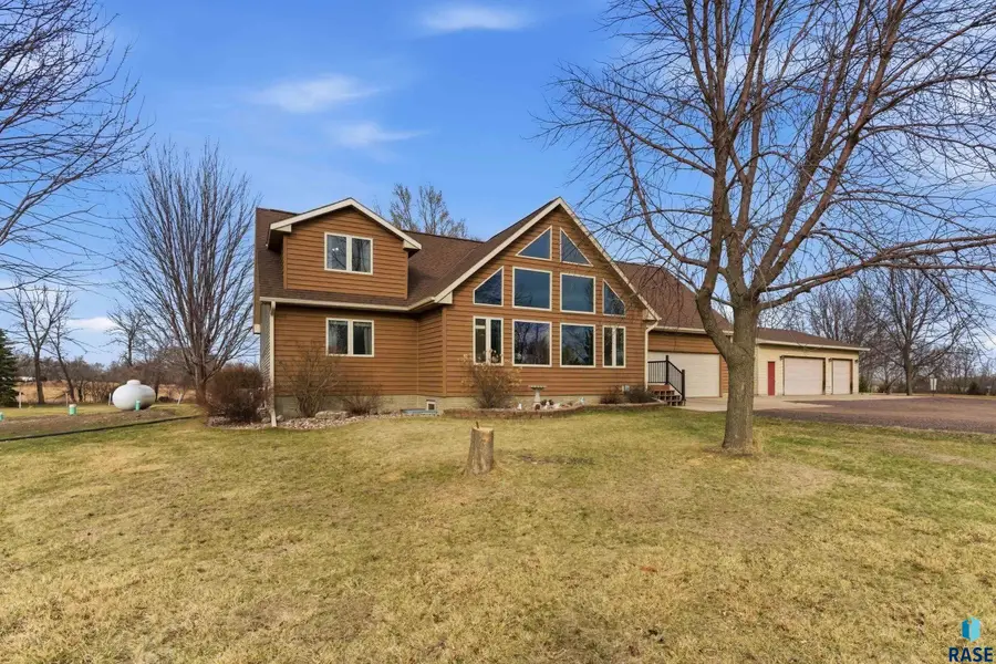 46494 Country Ln, Hartford, SD 57033 - #2