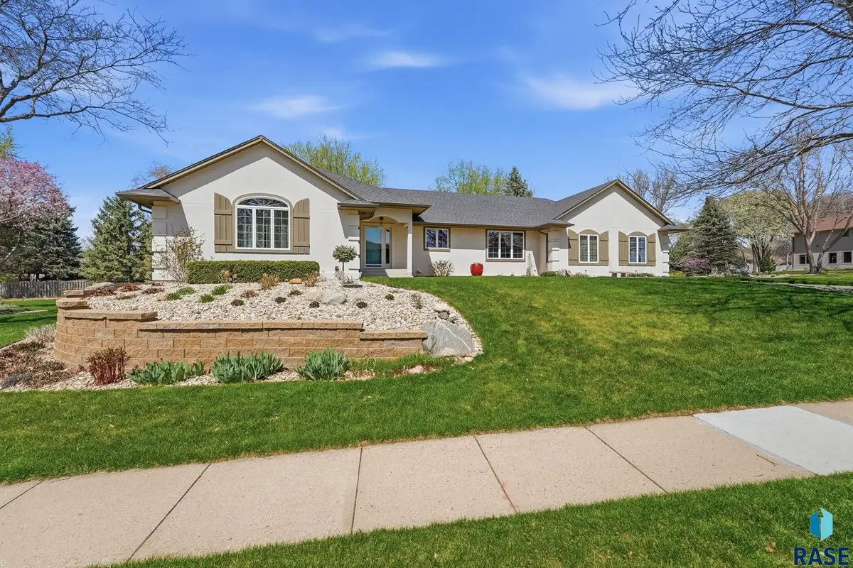 612 E 61st St, Sioux Falls, SD 57108 - #1