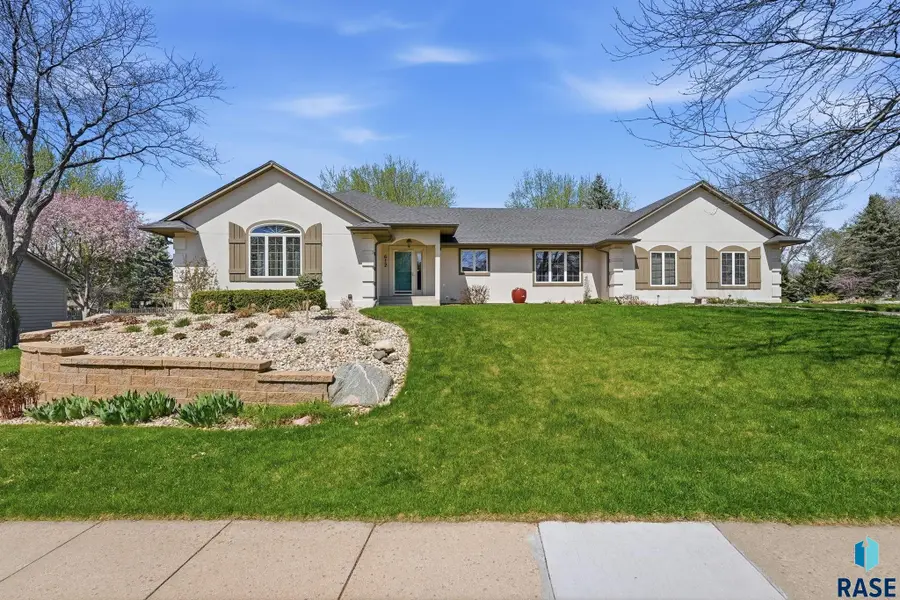 612 E 61st St, Sioux Falls, SD 57108 - #2