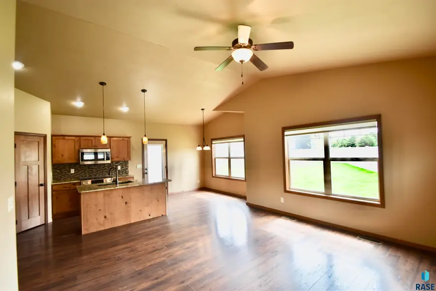 4905 E 61st St, Sioux Falls, SD 57108 - #2