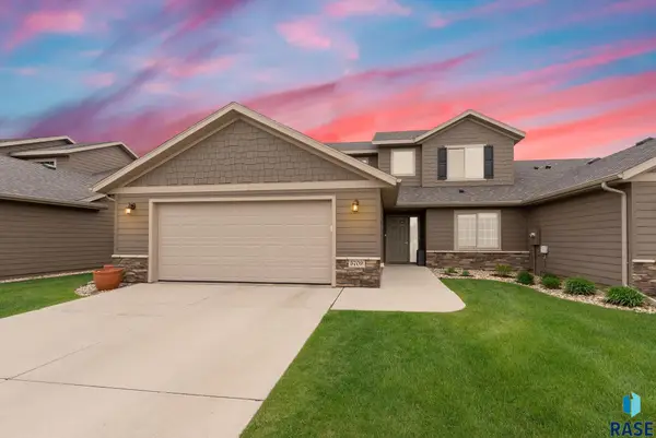 5709 S Plainside Pl, Sioux Falls, SD 57108