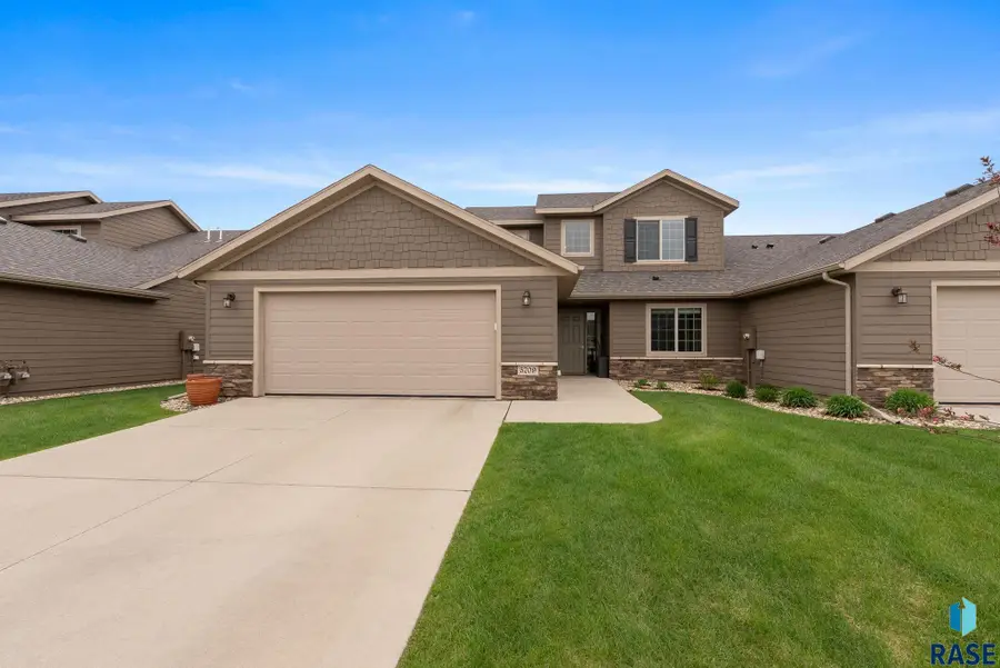 5709 S Plainside Pl, Sioux Falls, SD 57108 - #2