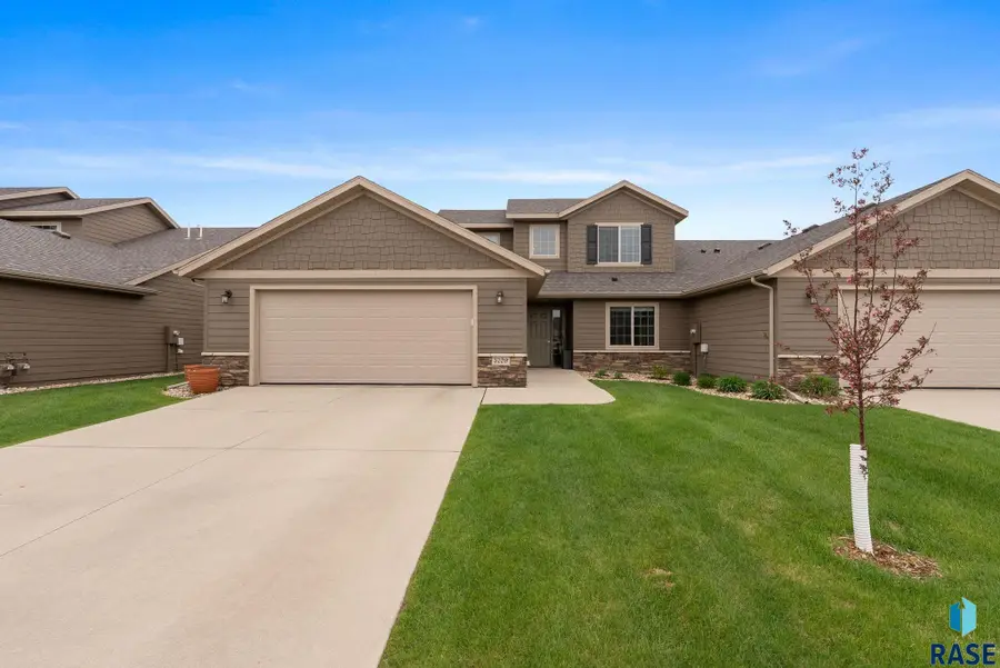 5709 S Plainside Pl, Sioux Falls, SD 57108 - #3