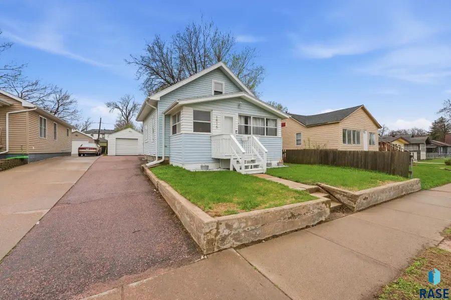 1415 E 5th St, Sioux Falls, SD 57103 - #2