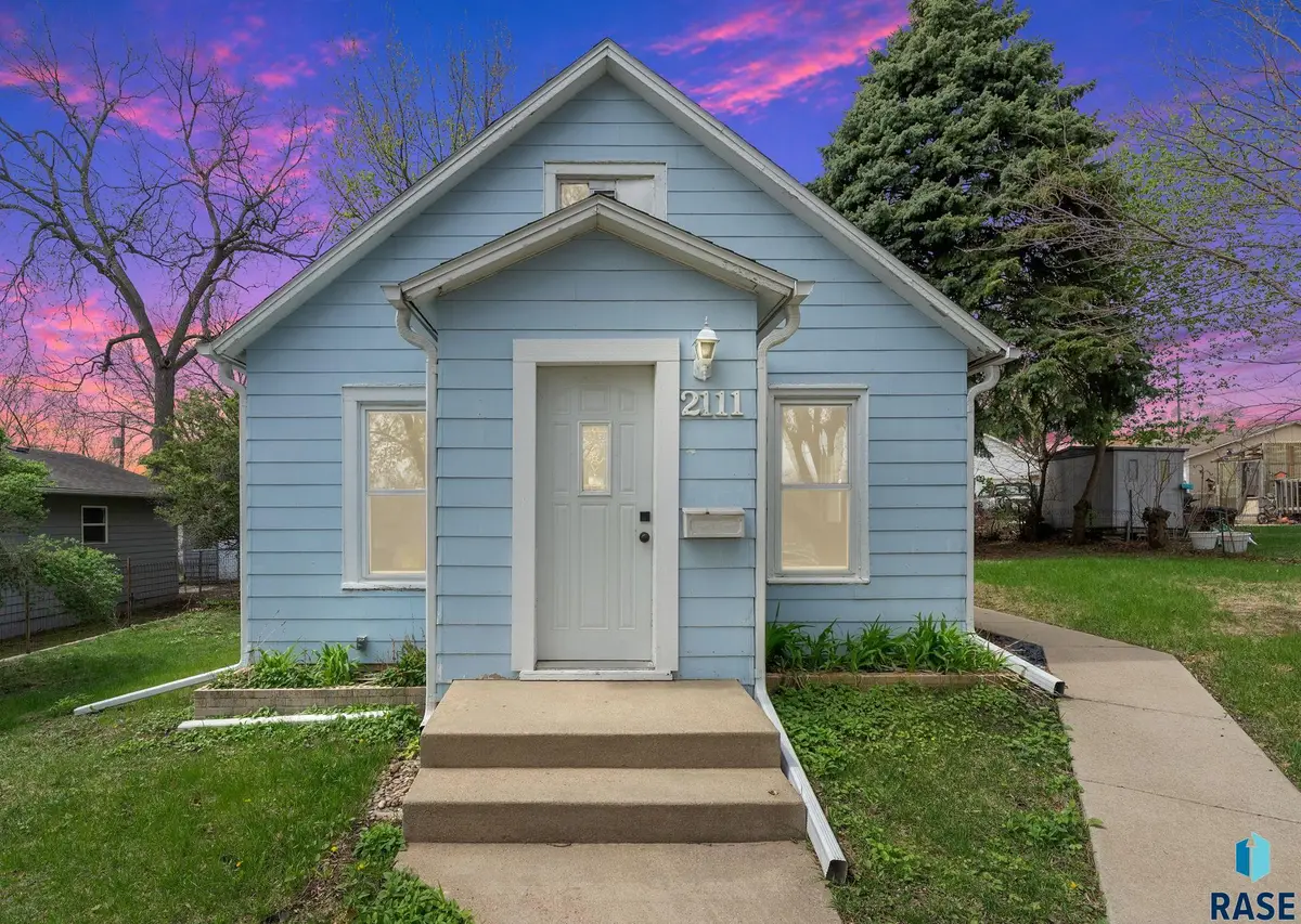 2111 S Spring Ave, Sioux Falls, SD 57105 - #1