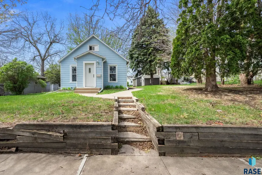 2111 S Spring Ave, Sioux Falls, SD 57105 - #2
