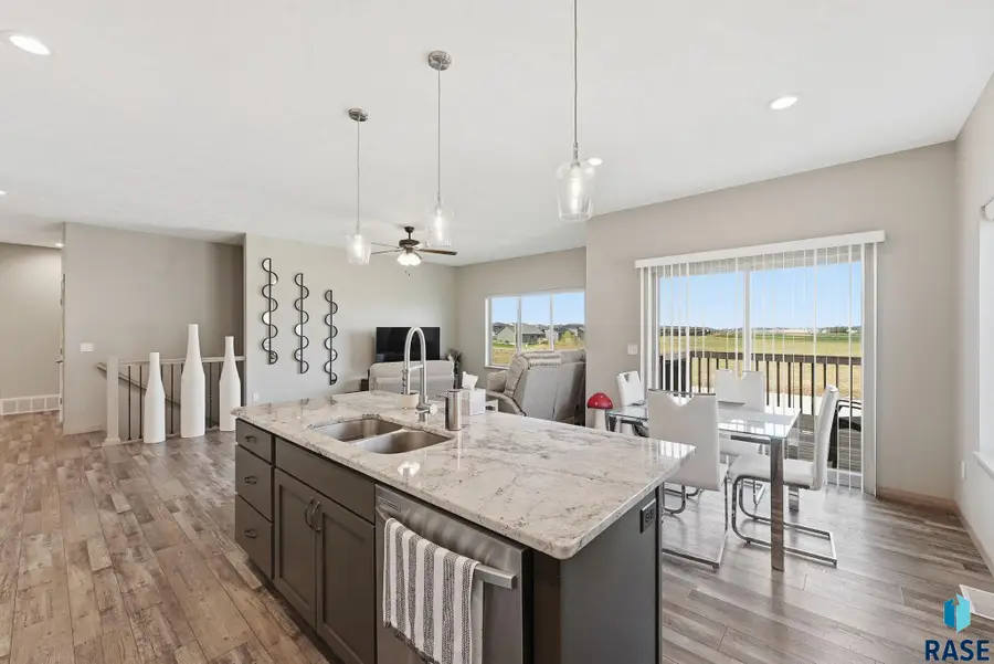 2305 S Sadie Ave, Sioux Falls, SD 57106 - #3