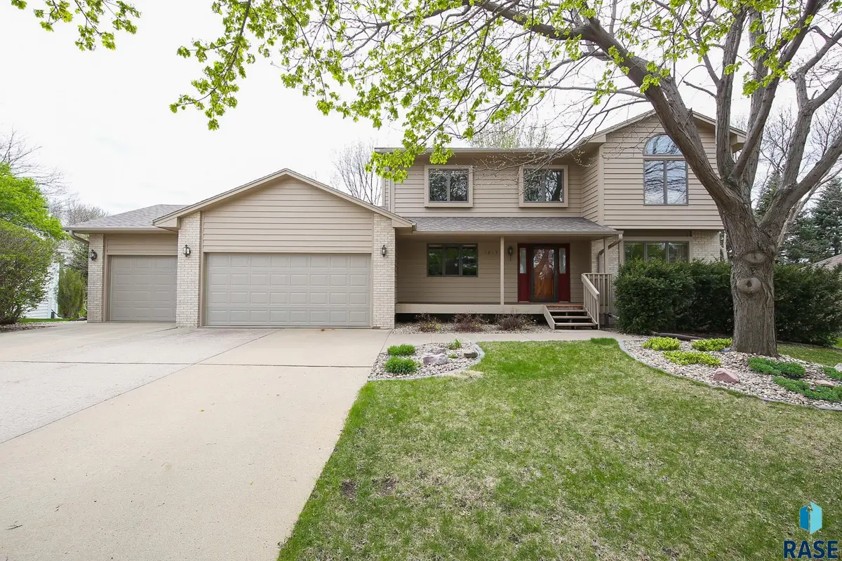 1017 E 63rd St, Sioux Falls, SD 57108 - #1