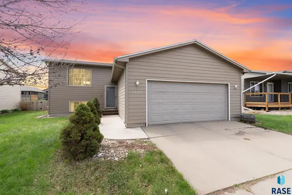 7825 W Stoney Creek St, Sioux Falls, SD 57106