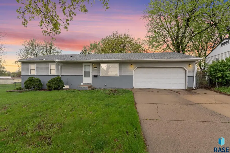 1325 S Annway Dr, Sioux Falls, SD 57103 - #2