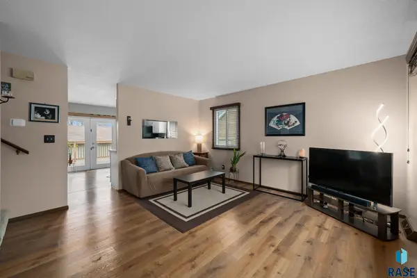2427 S Center Ave, Sioux Falls, SD 57105