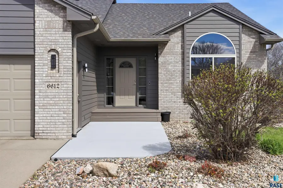 6612 W Thatcher Dr, Sioux Falls, SD 57106 - #2