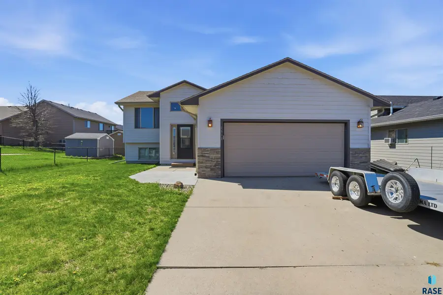 1513 E 67th St N, Sioux Falls, SD 57104 - #2
