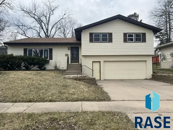 2013 S Hawthorne Ave, Sioux Falls, SD 57105