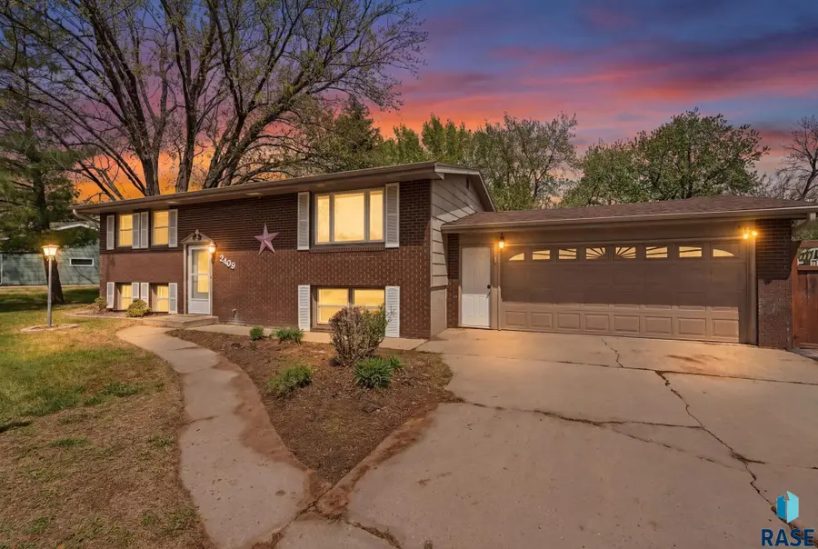 2108 E Sylvan Cir, Brandon, SD 57005 - #2