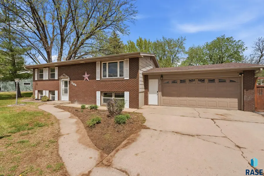 2108 E Sylvan Cir, Brandon, SD 57005 - #3