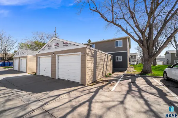1206 S Bridgeport Pl, Sioux Falls, SD 57106