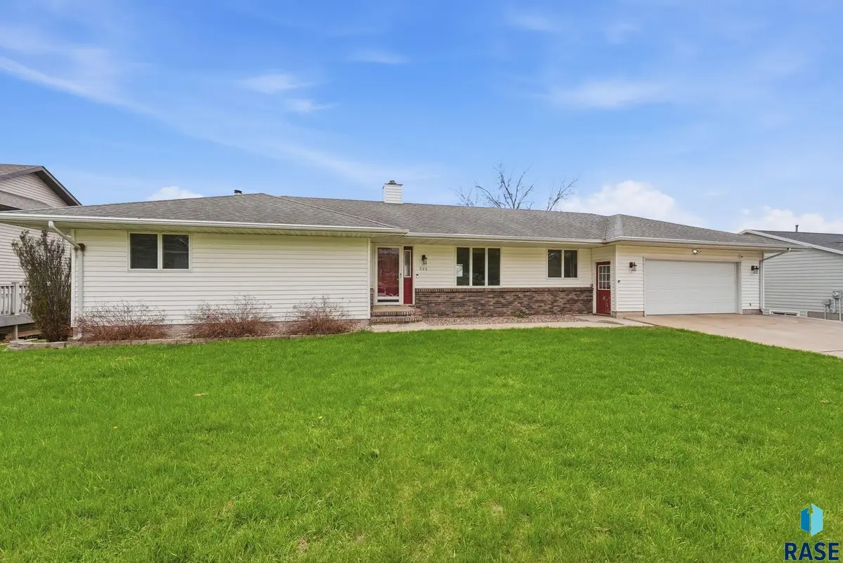505 Sunrise St, Garretson, SD 57030 - #1