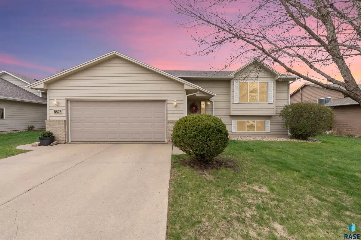 5527 S Wexford Ct, Sioux Falls, SD 57106 - #1