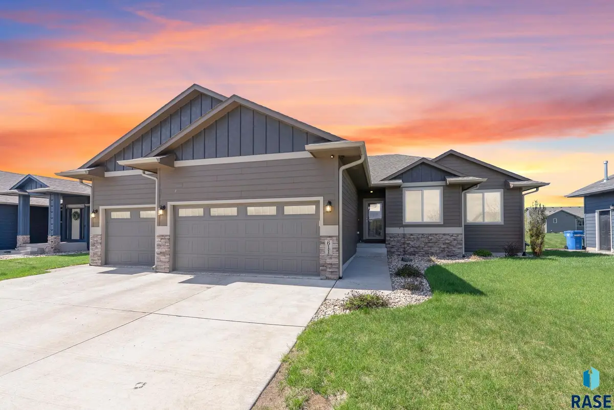 611 Brannon Dr, Harrisburg, SD 57032 - #1