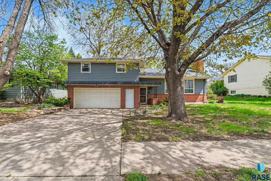 2508 W 31st St, Sioux Falls, SD 57105 - #3